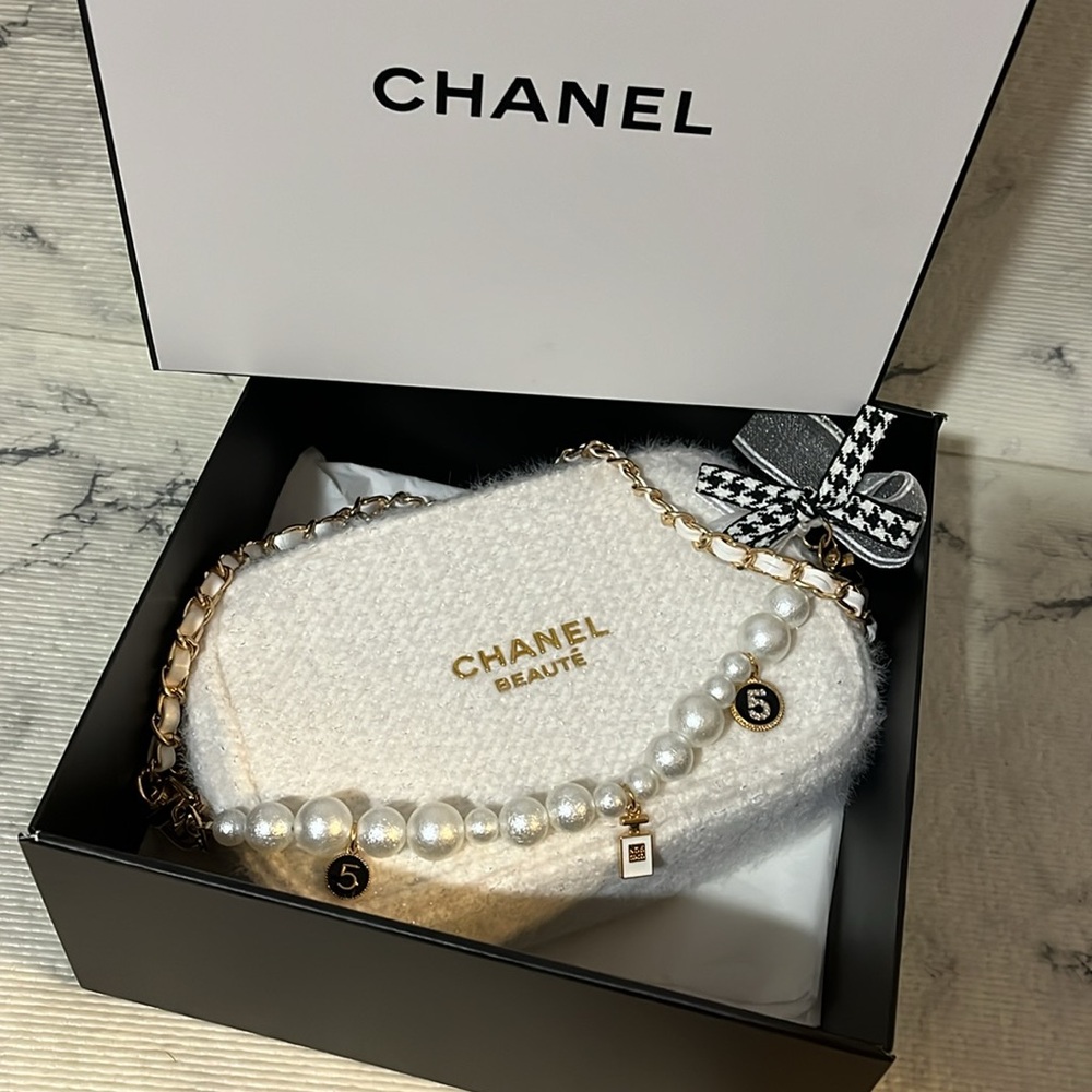 Chanel Beauty Tweed Pouch Converted To Shoulder Bag - Picture 13 of 13
